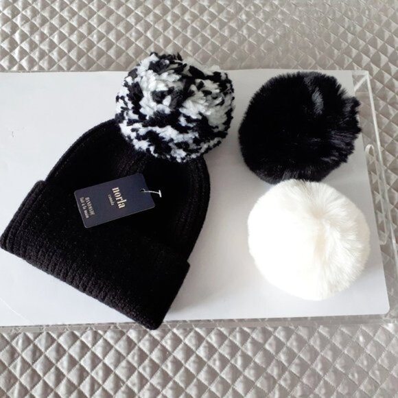 NWT / NIB Norla black beanie hat toque 3 pom pom box set - Picture 2 of 5